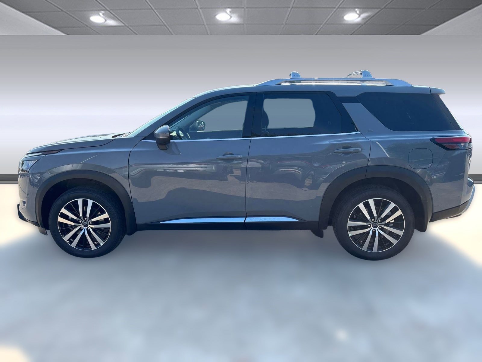 2025 Nissan Pathfinder Platinum photo 2