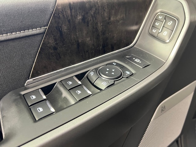 2026 Ford F-350 Lariat photo 8
