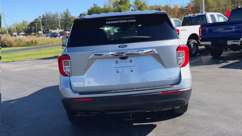 2023 Ford Explorer XLT photo 2