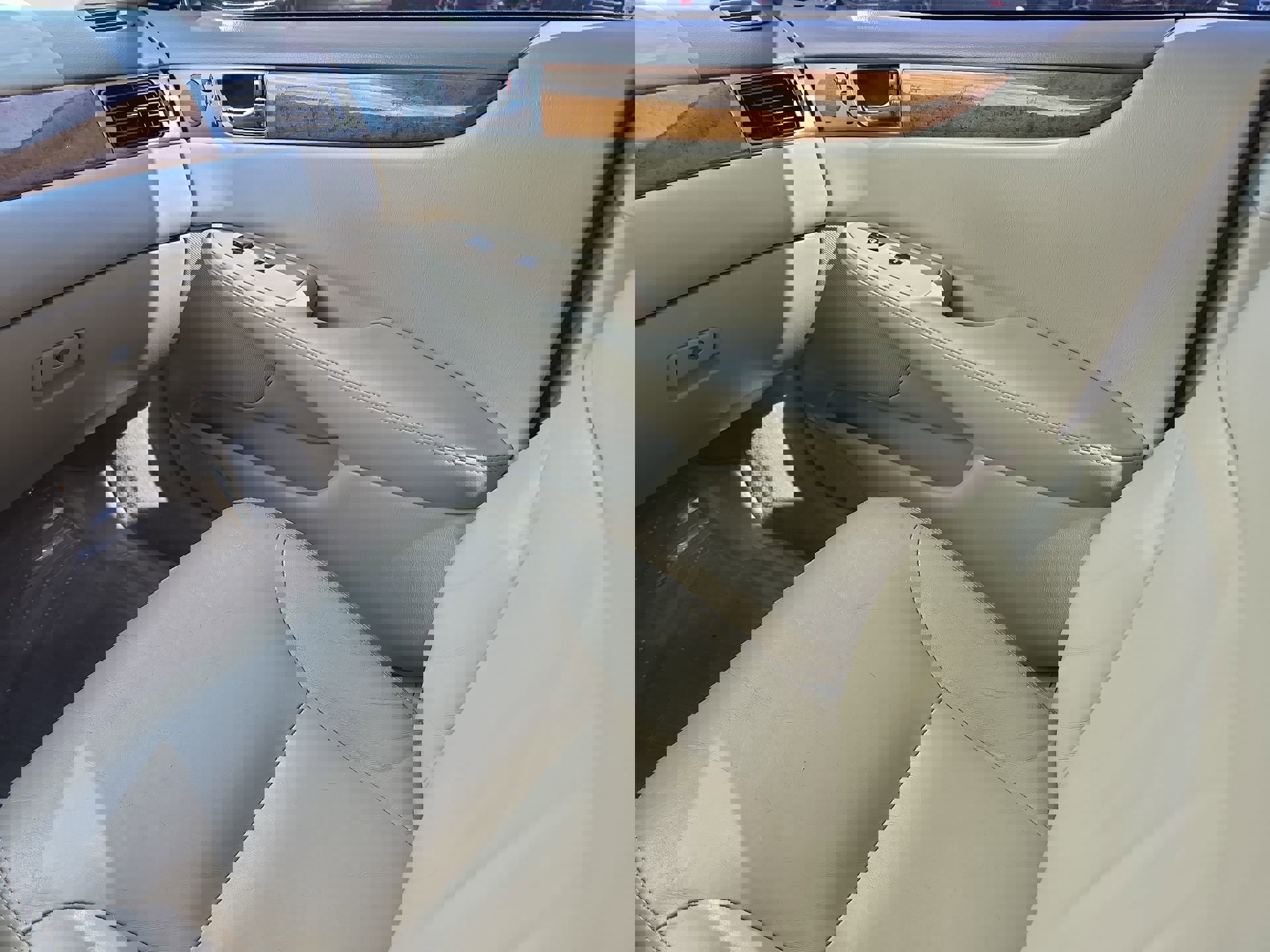 2005 Lexus ES 330 Base photo 11