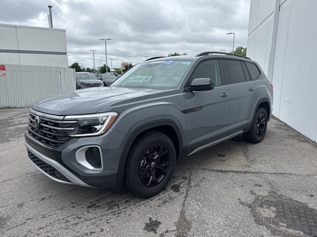 2025 Volkswagen Atlas Peak Edition SE photo 7