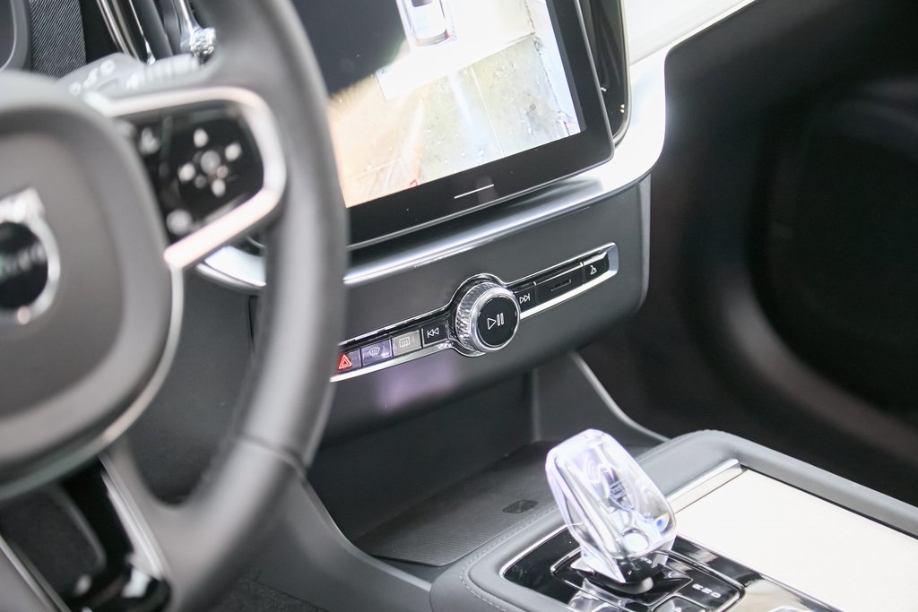 2025 VOLVO XC90 - Image 15