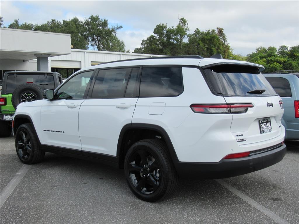 2025 Jeep Grand Cherokee Limited photo 4