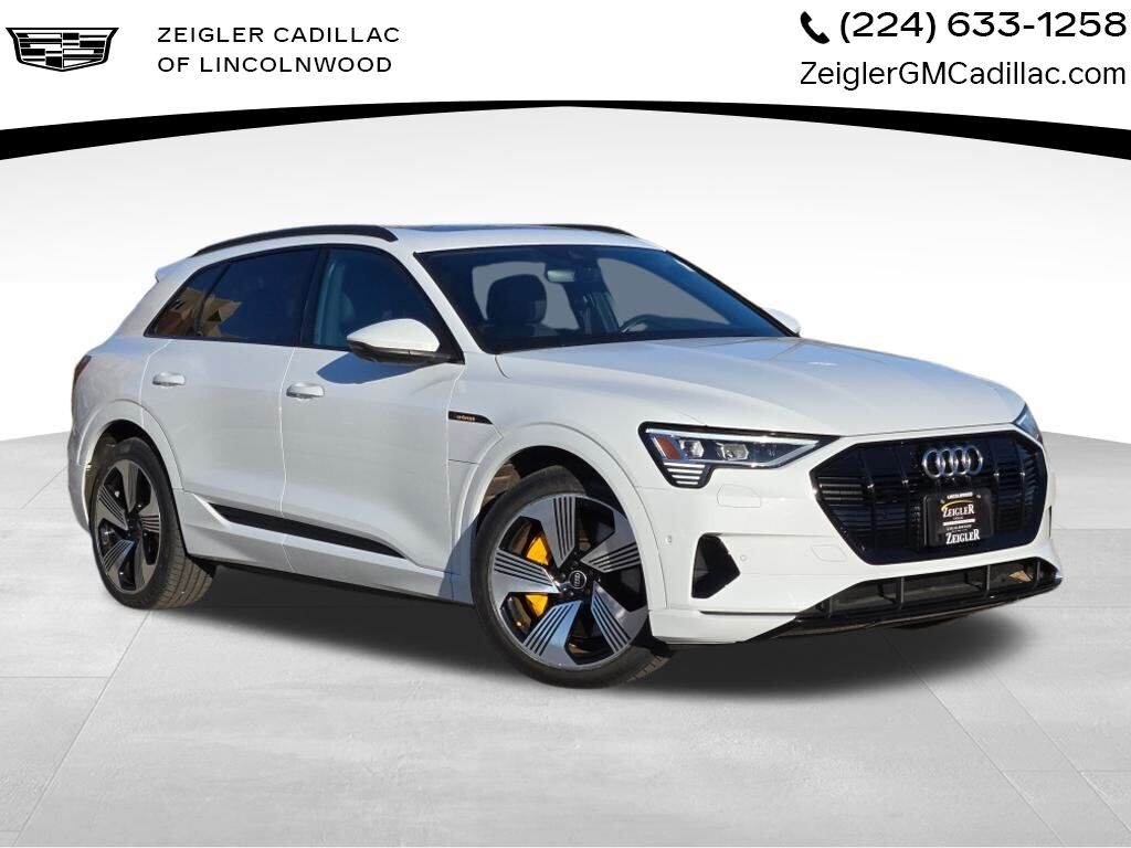 2022 Audi e-tron Premium Plus's photo