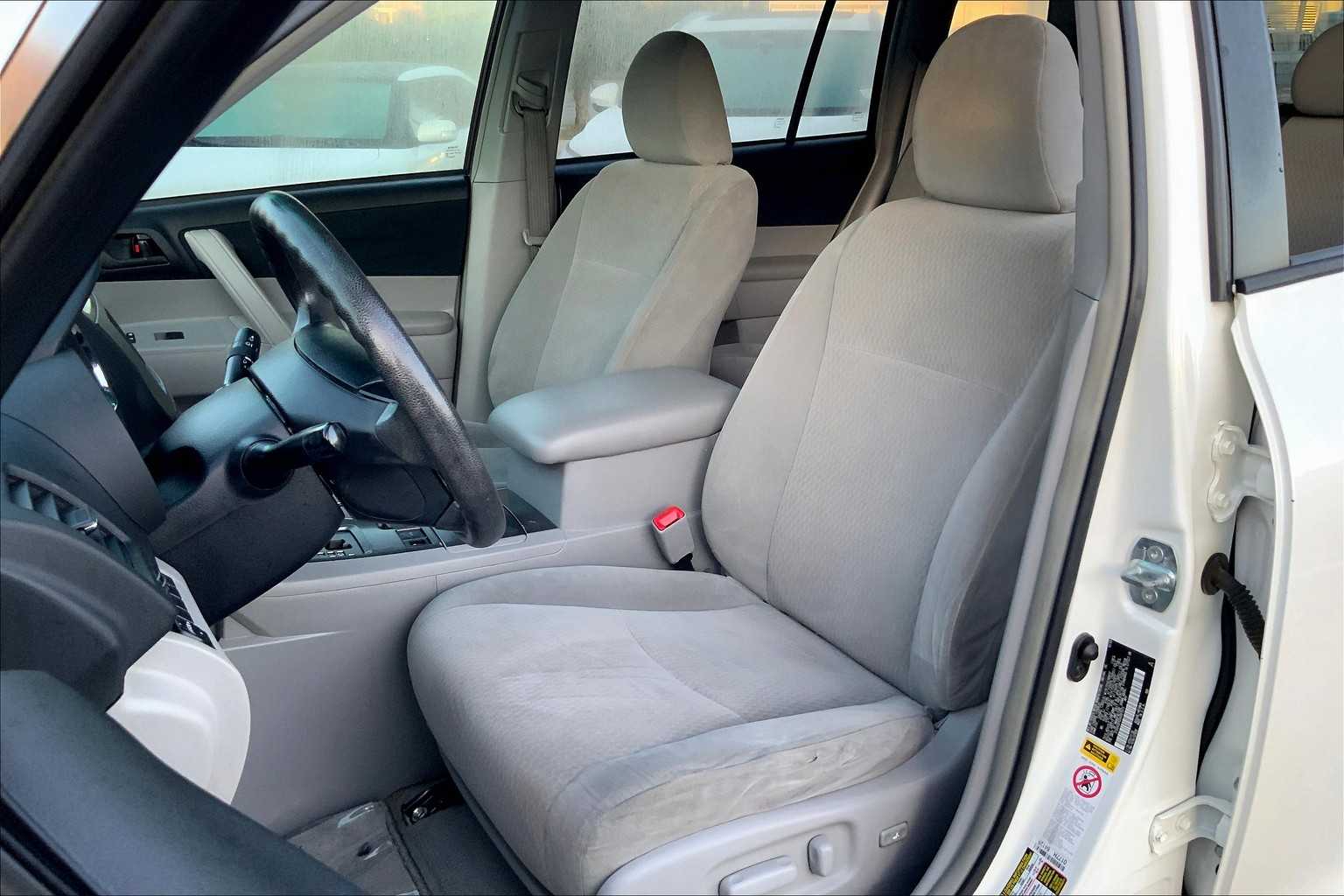 2010 Toyota Highlander Base photo 7