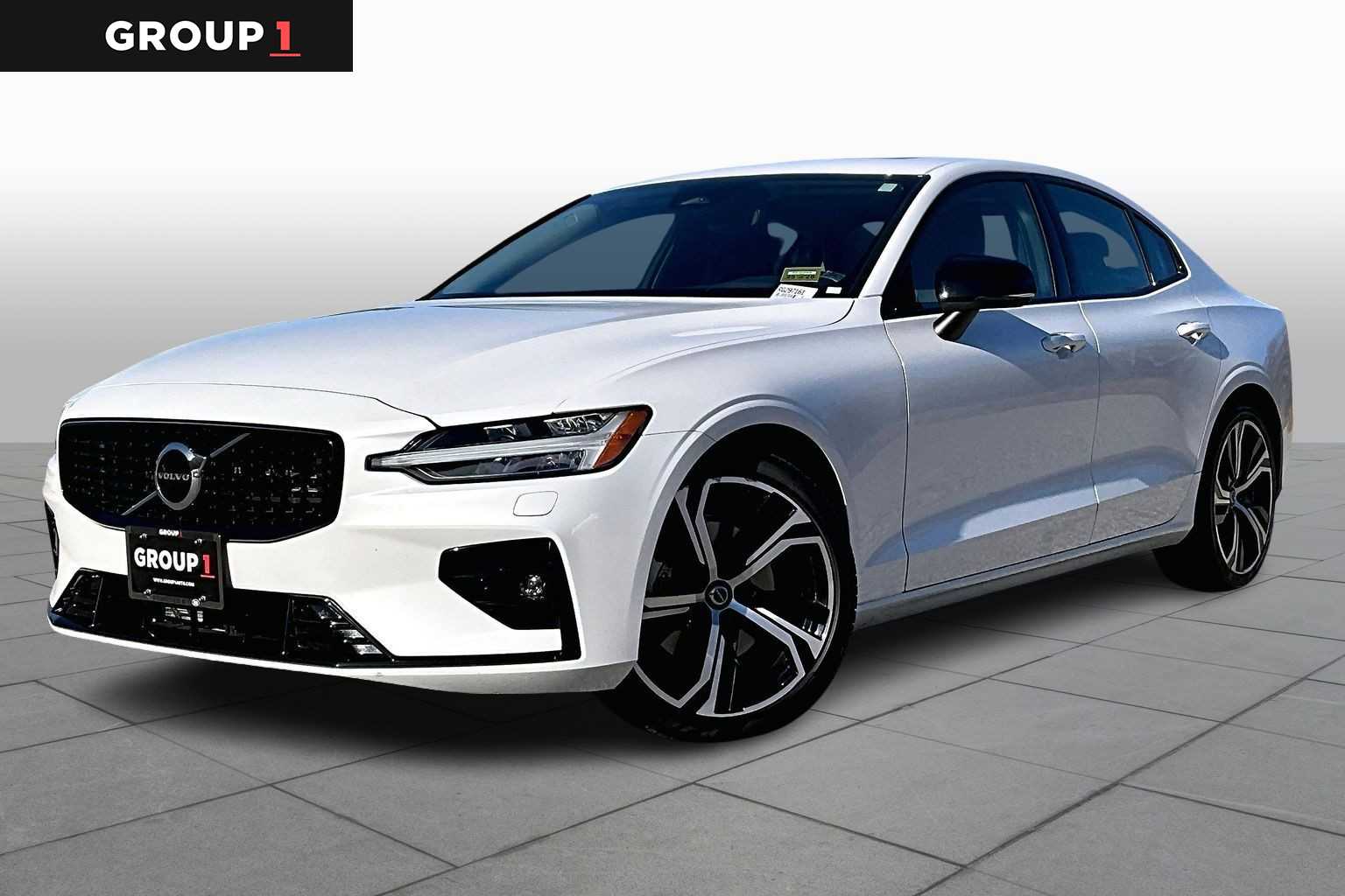 2024 Volvo S60 Core's photo