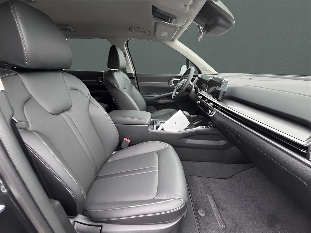 2025 Kia Sorento S photo 24