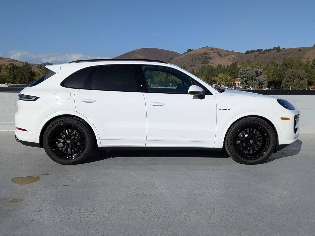 2026 Porsche Cayenne Base photo 7