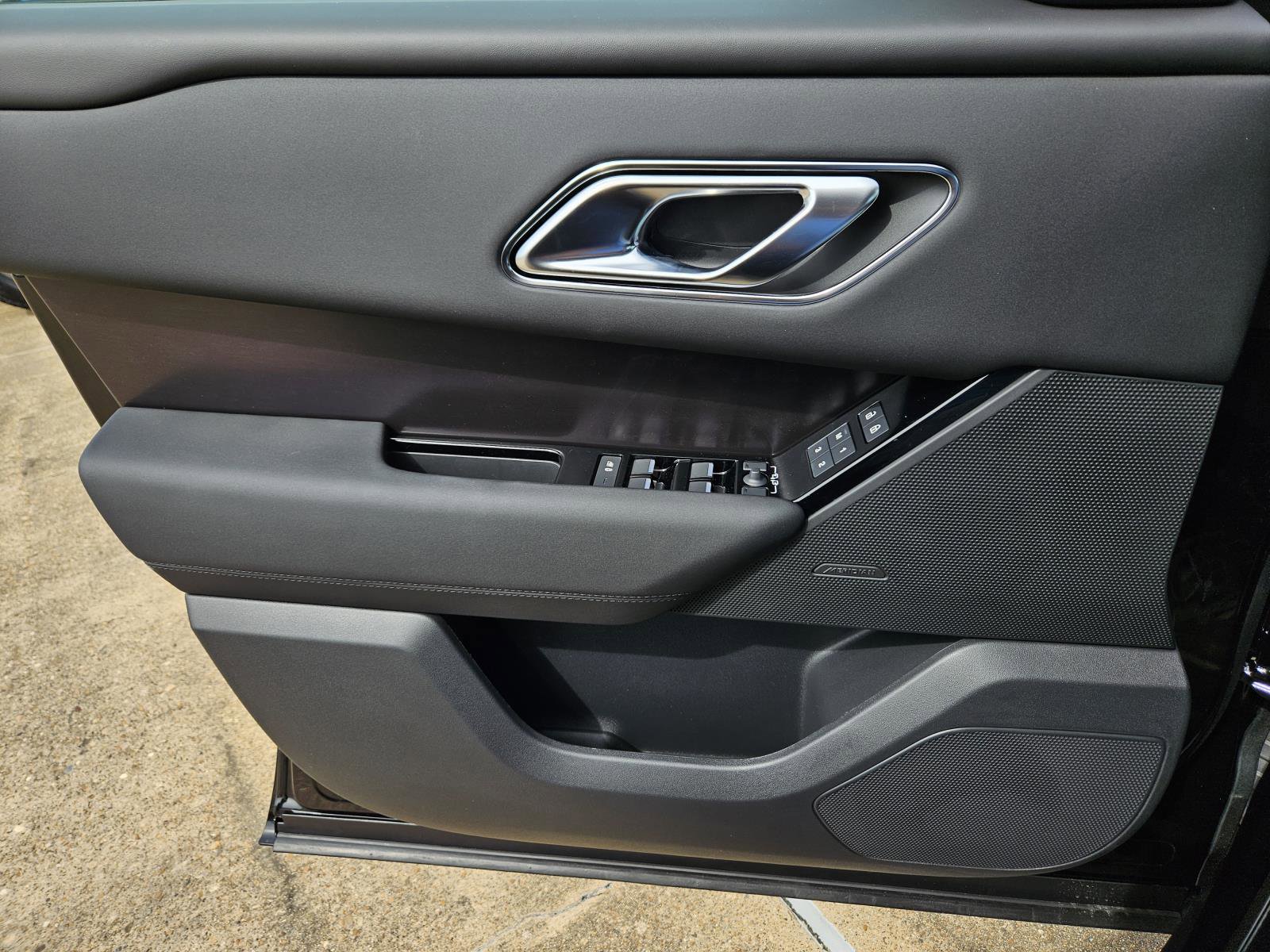 2026 Land Rover Range Rover Velar SE photo 21