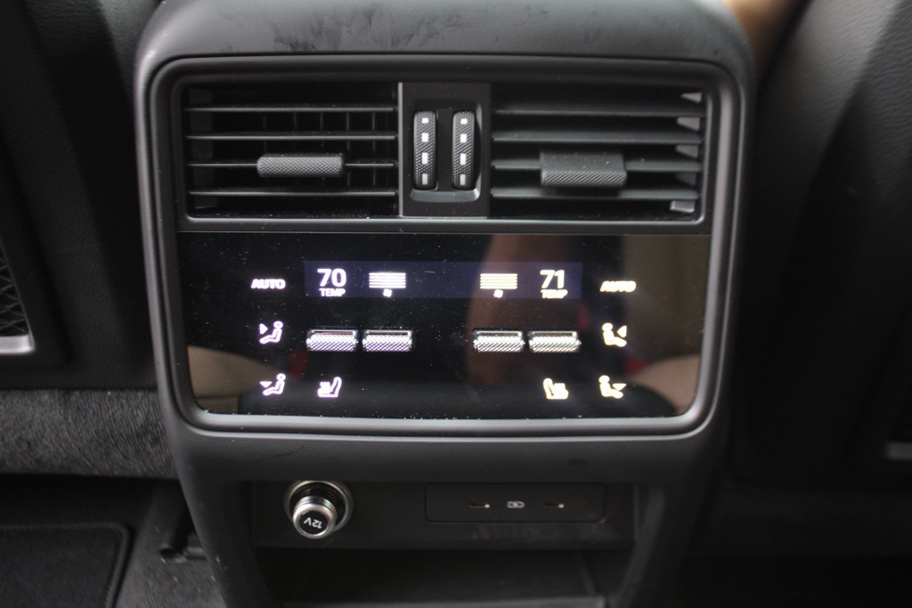 2025 Porsche Cayenne Coupe Base photo 22