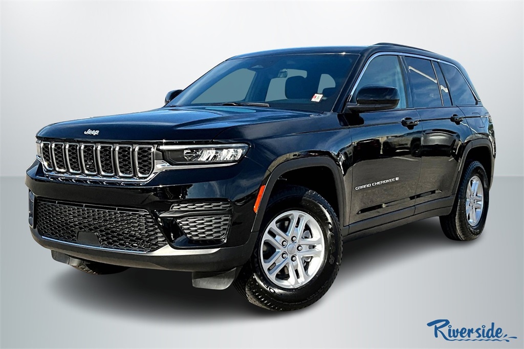 2025 Jeep Grand Cherokee Laredo photo 2