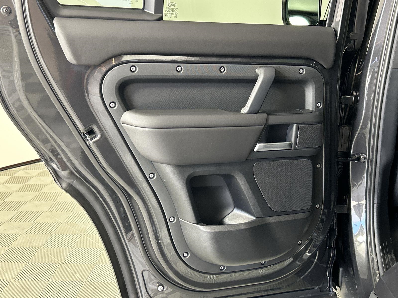 2025 Land Rover Defender 110 S photo 25