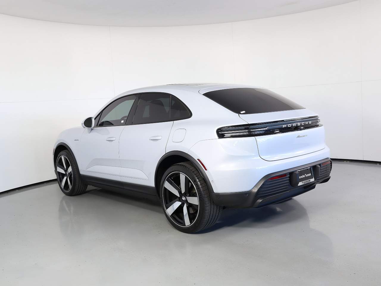 2024 Porsche Macan 4 Electric photo 3