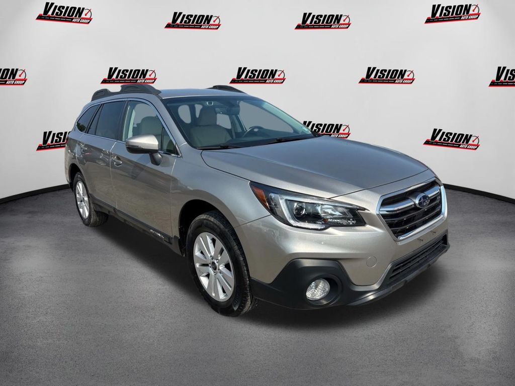 2019 Subaru Outback 2.5i Premium photo 3
