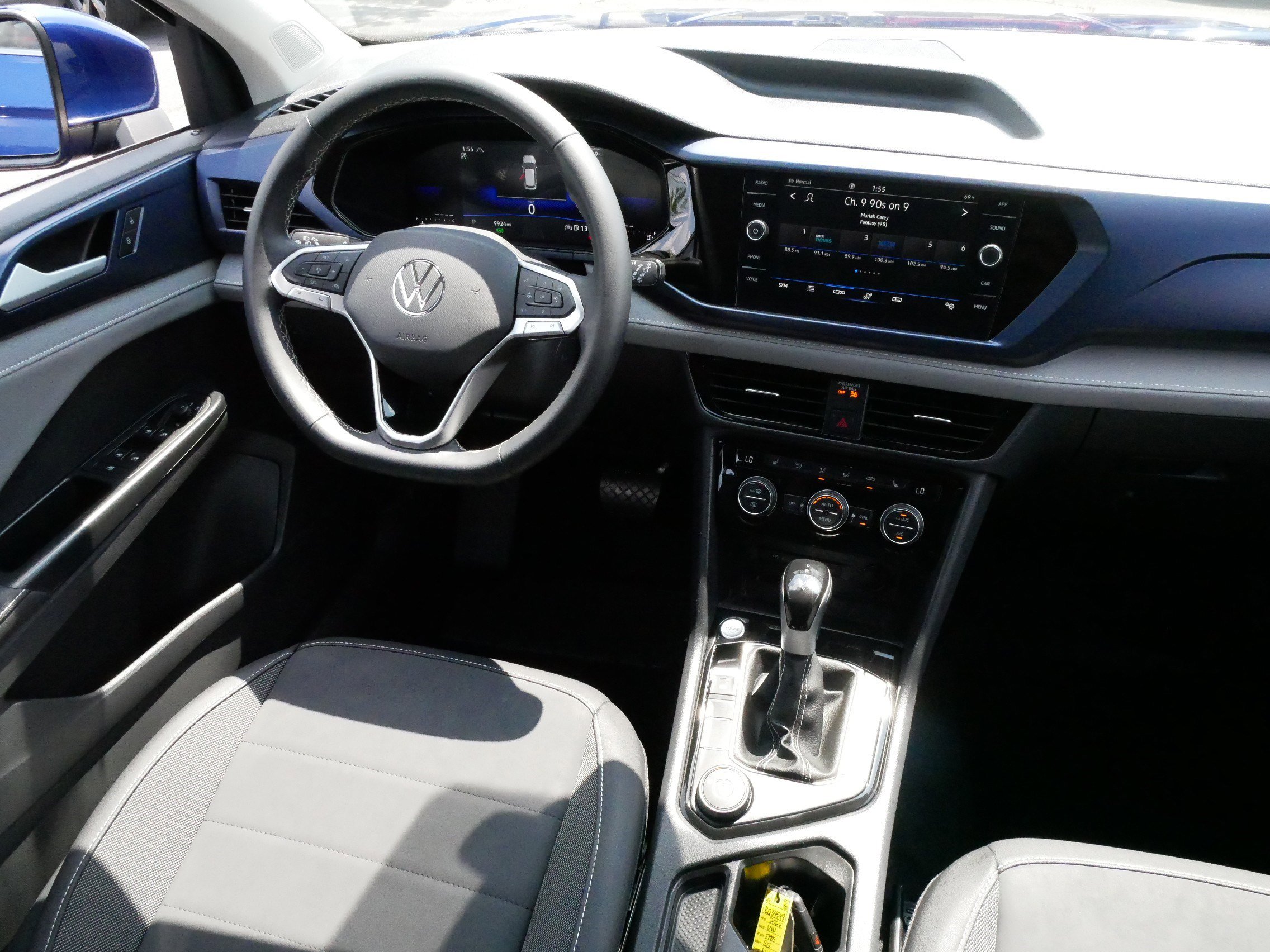 2024 Volkswagen Taos SE photo 9