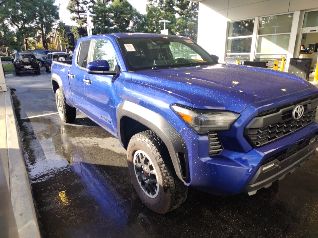 2025 Toyota Tacoma TRD Off-Road photo 2