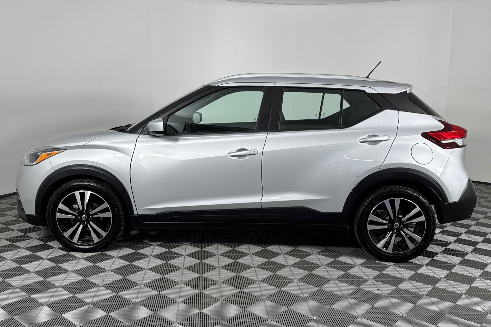 2020 Nissan Kicks SV photo 7