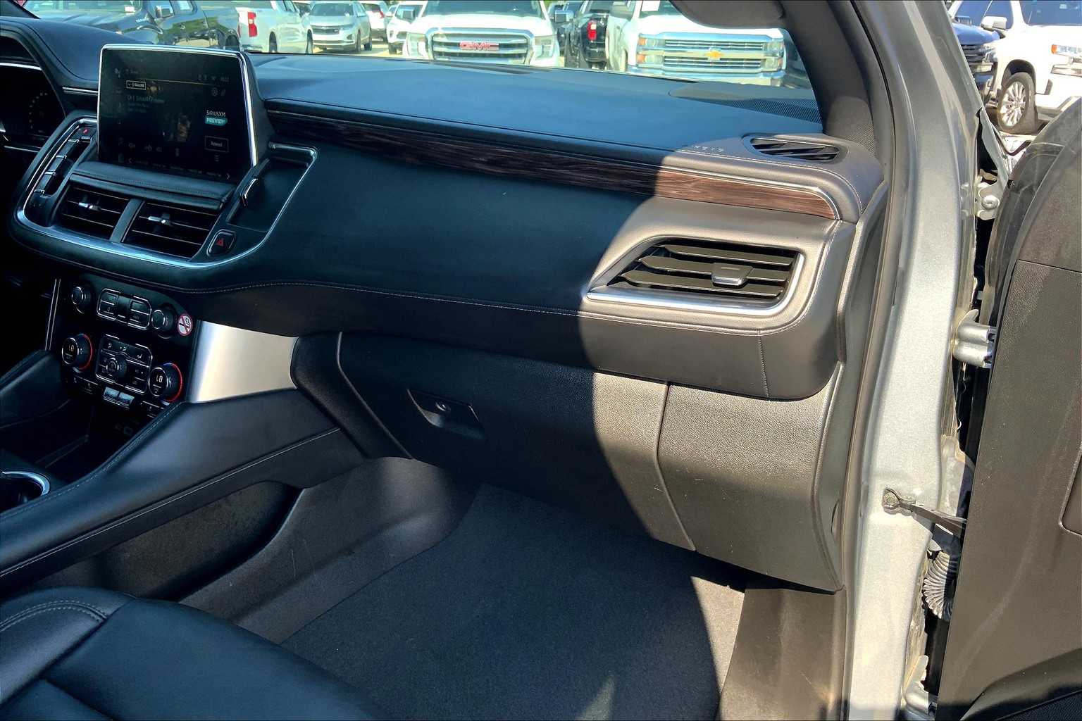 2024 Chevrolet Suburban LT photo 15