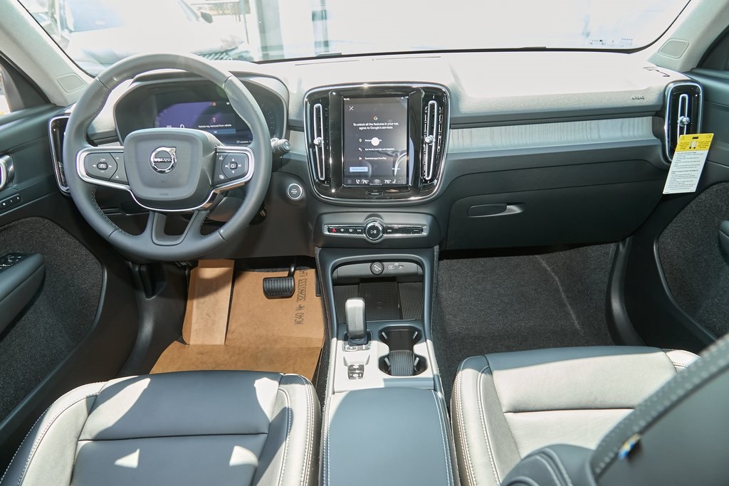 2026 VOLVO XC40 - Image 18