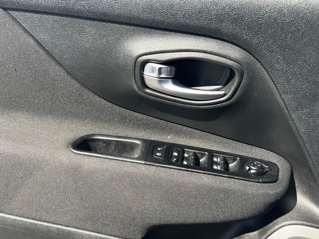2021 Jeep Renegade Latitude photo 9