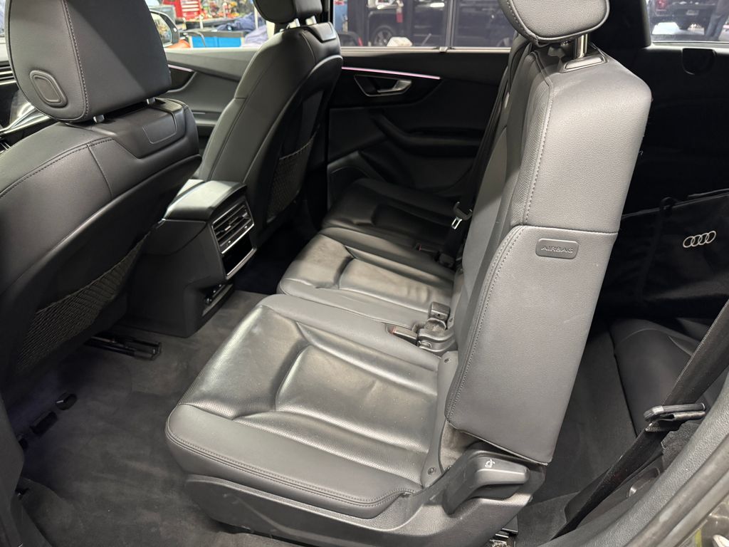 2021 Audi Q7 55 Prestige photo 13