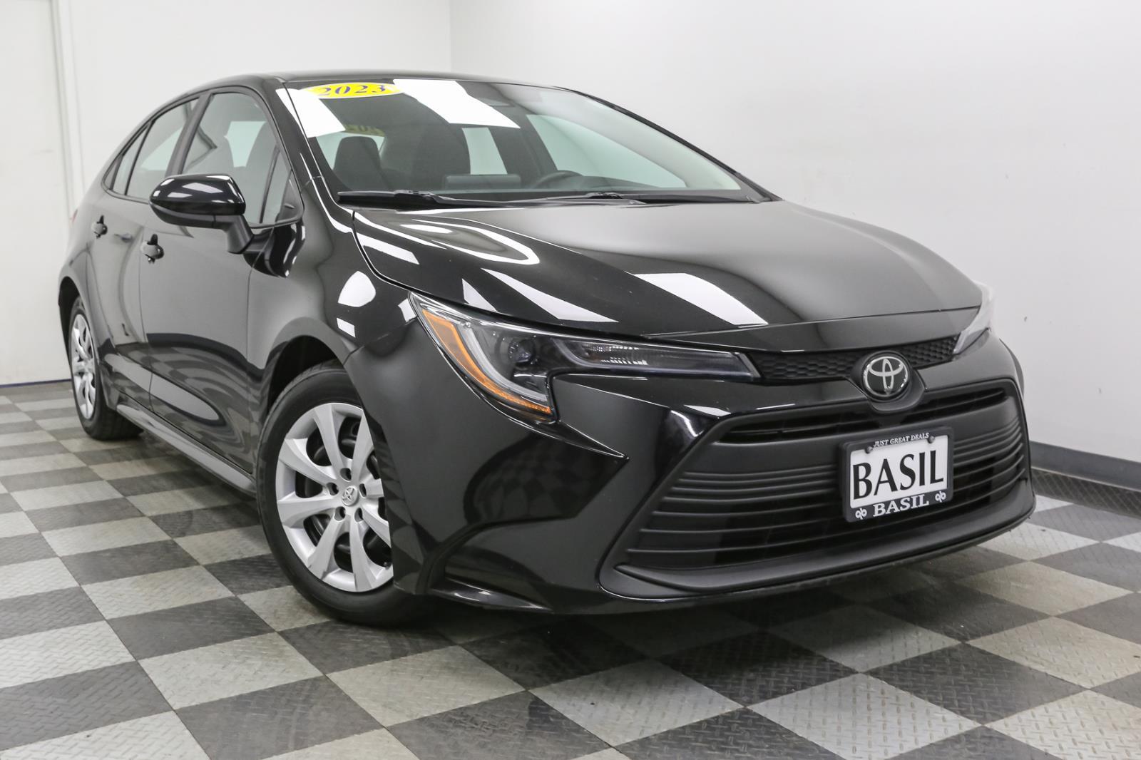 2023 Toyota Corolla LE photo 2