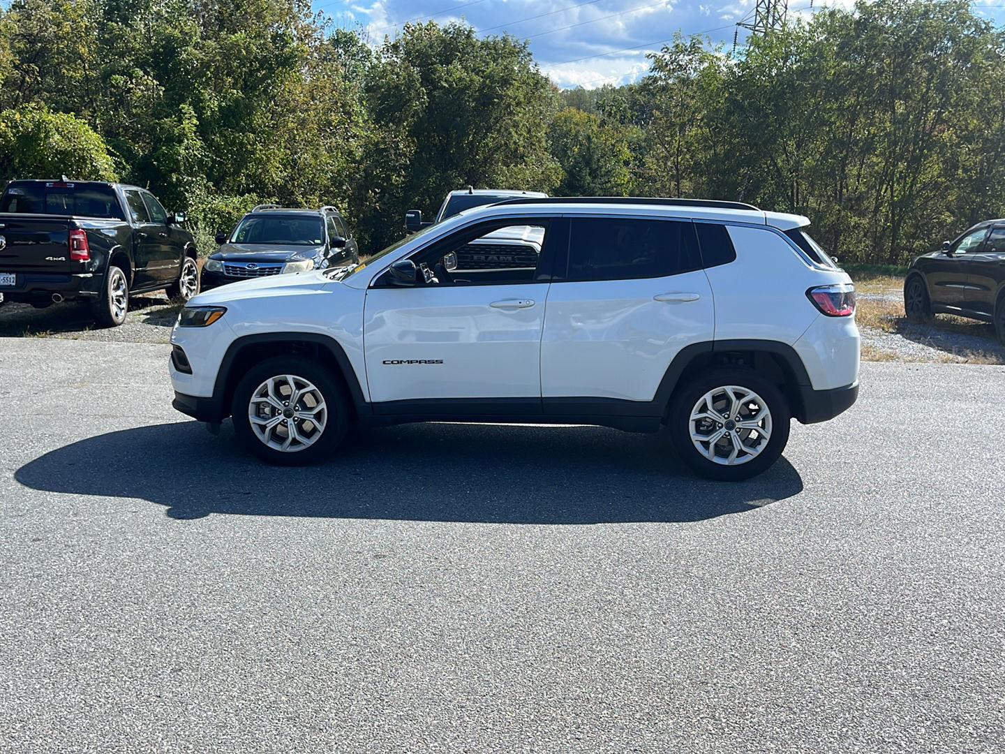 2025 Jeep Compass Latitude photo 2