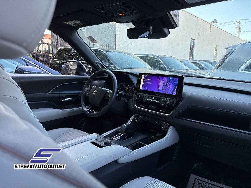 2024 Toyota Grand Highlander Hybrid MAX Limited photo 6