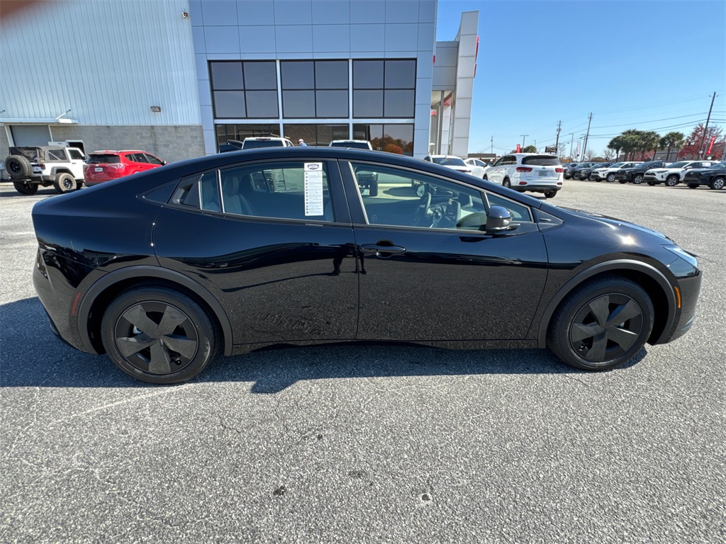 2026 Toyota Prius LE photo 2