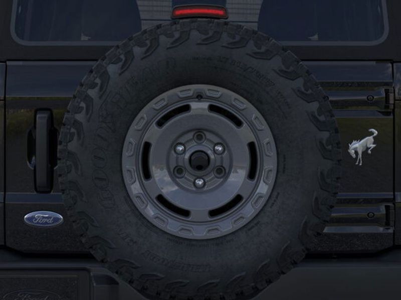 2025 Ford Bronco Base photo 23