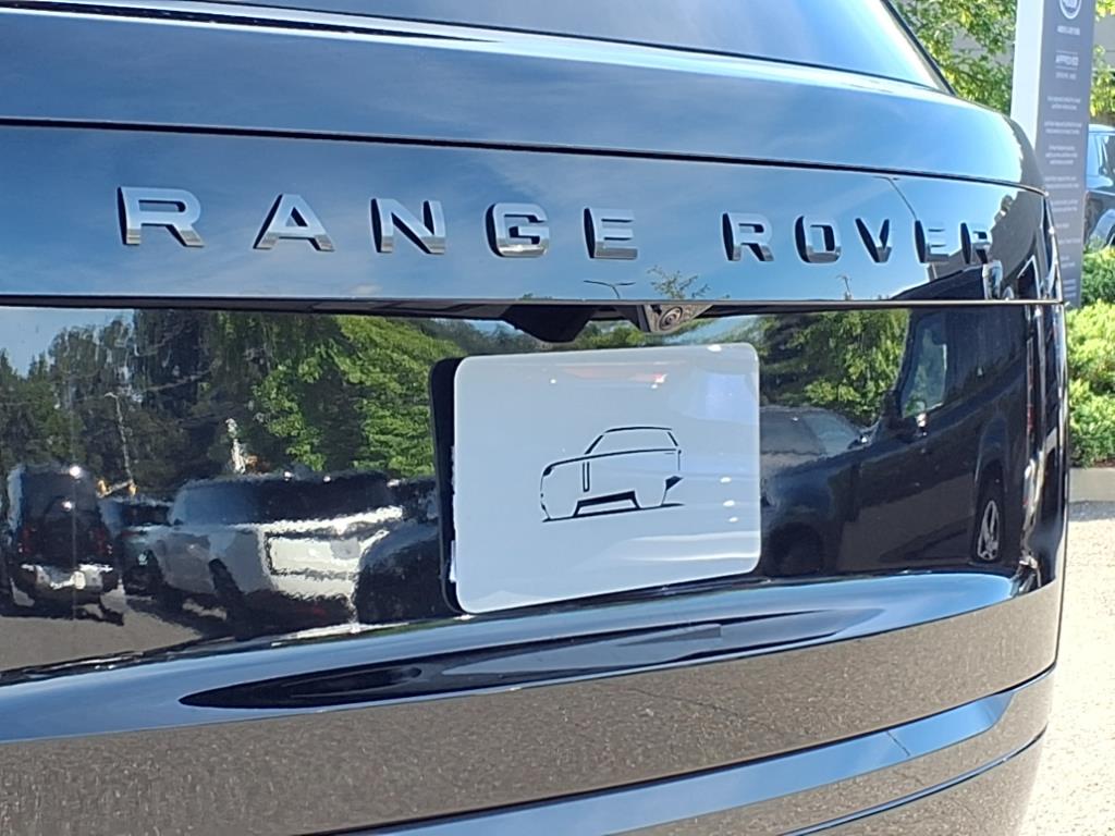 2025 Land Rover Range Rover SE photo 17