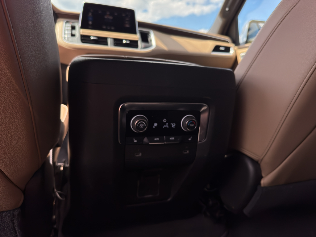 2021 Chevrolet Suburban Premier photo 24