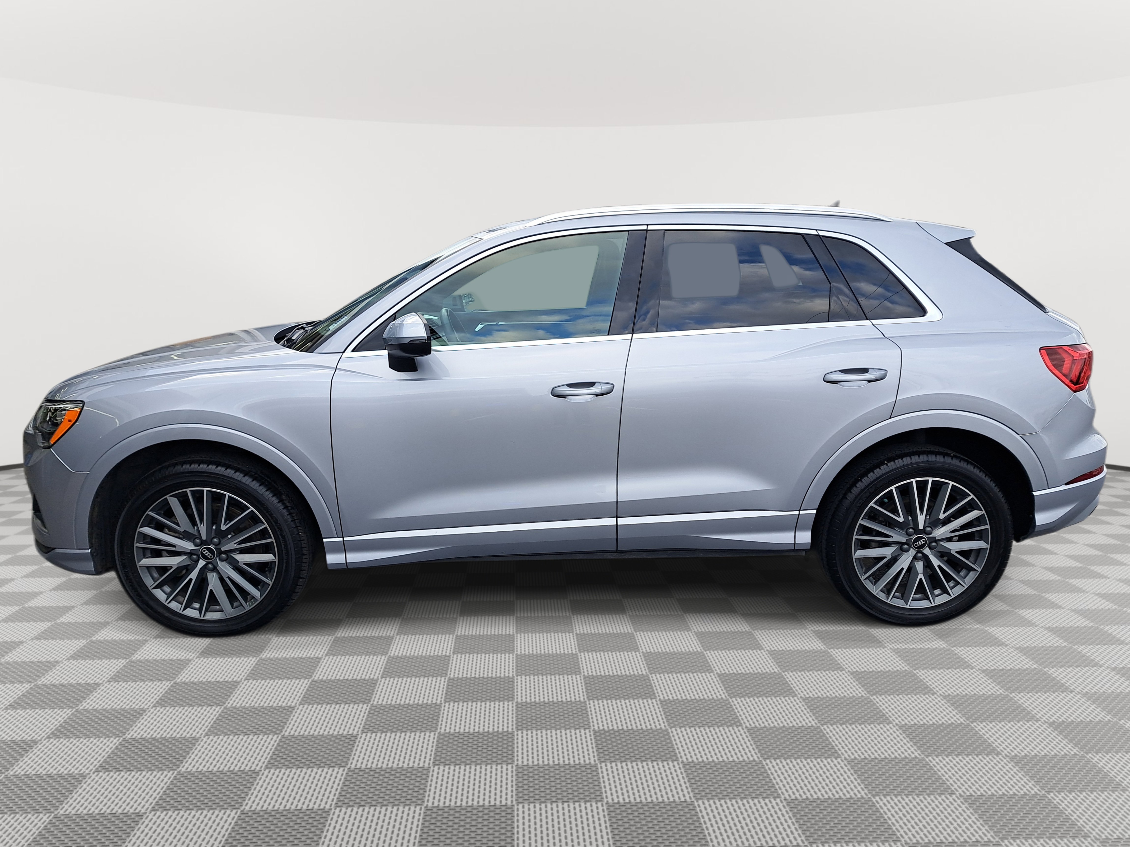 2021 Audi Q3 Premium photo 4