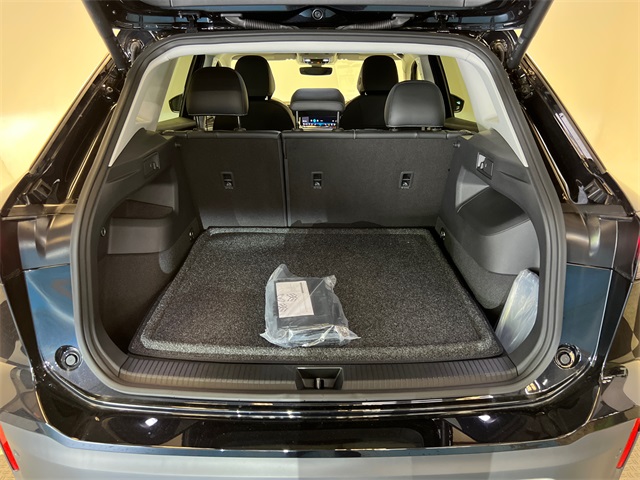 2025 Volkswagen Tiguan SE photo 4