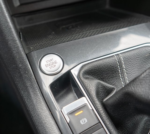 2022 Volkswagen Tiguan SE photo 23