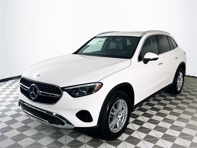 2025 Mercedes Benz GLC 300 4MATIC photo 3
