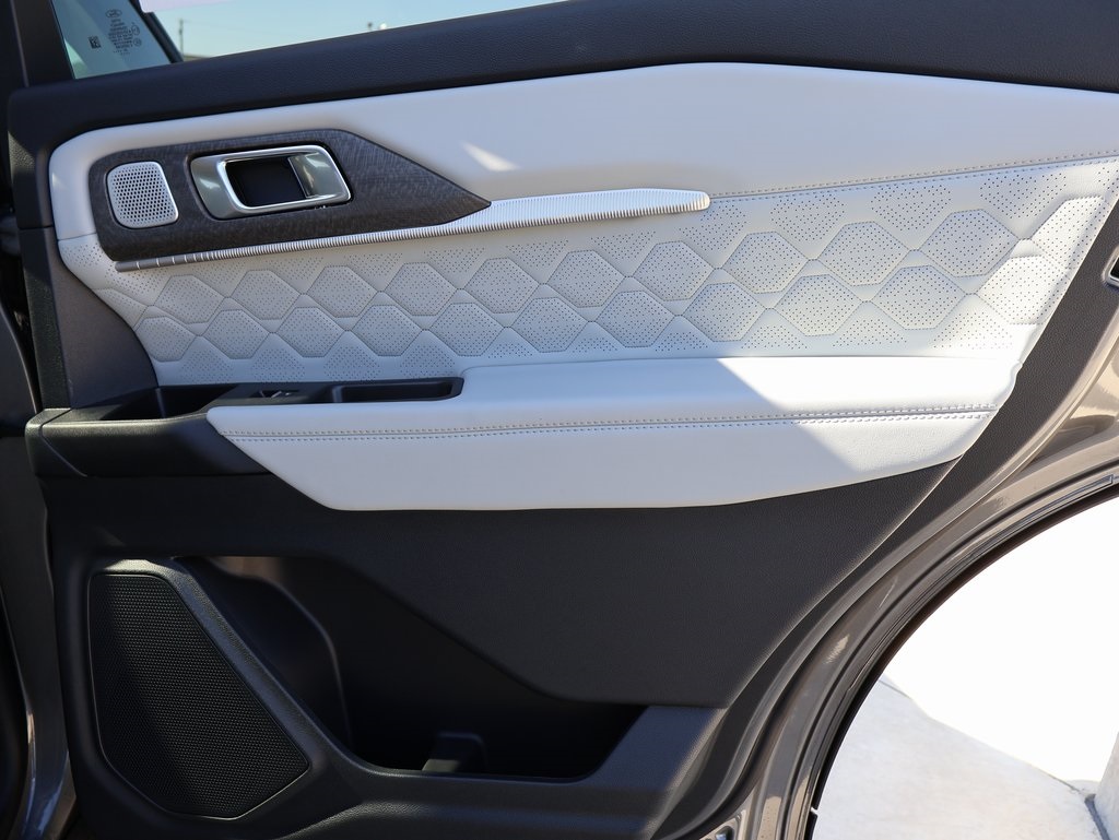 2025 Ford Explorer Platinum photo 11