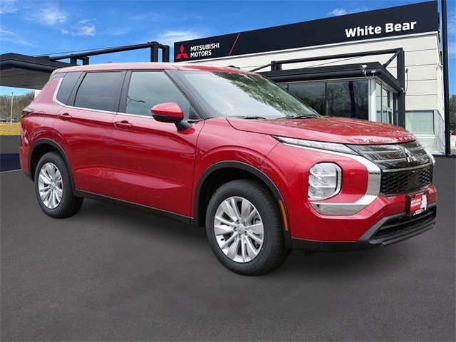 2025 Mitsubishi Outlander ES's photo