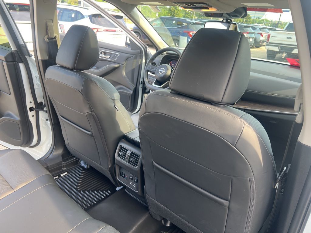 2024 Nissan Rogue Platinum photo 16