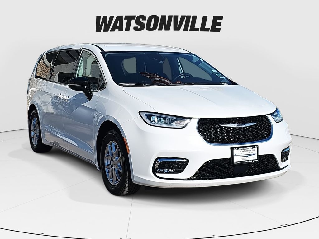 2024 Chrysler Pacifica Touring L's photo