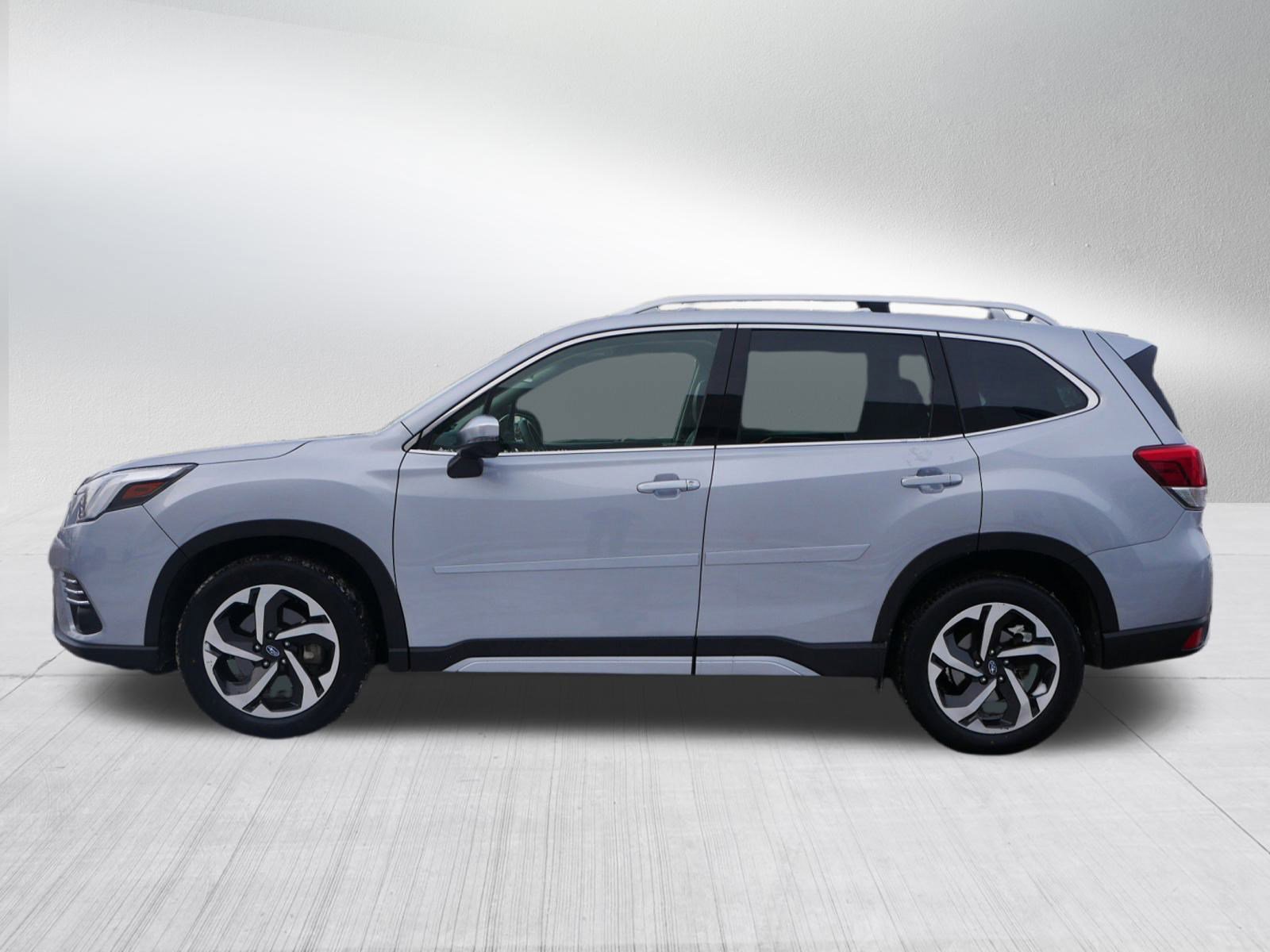 2023 Subaru Forester Touring photo 4