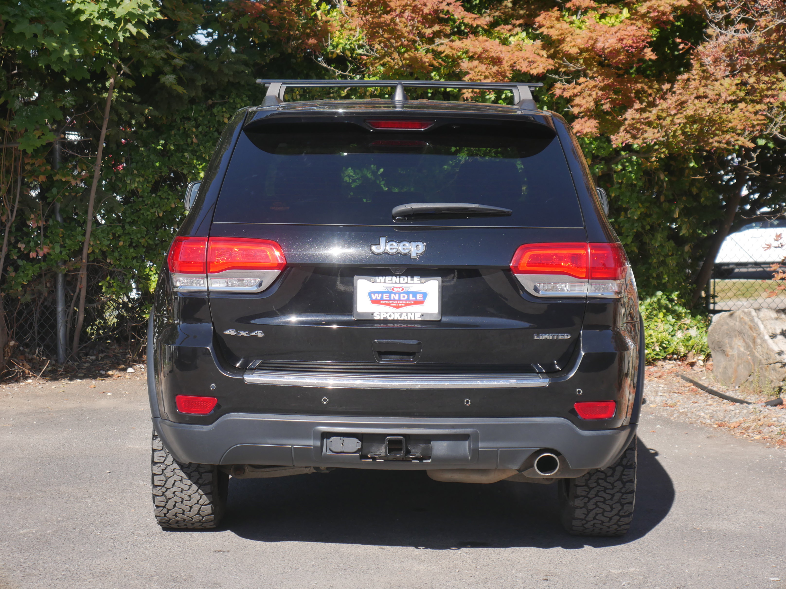 2017 Jeep Grand Cherokee Limited photo 2
