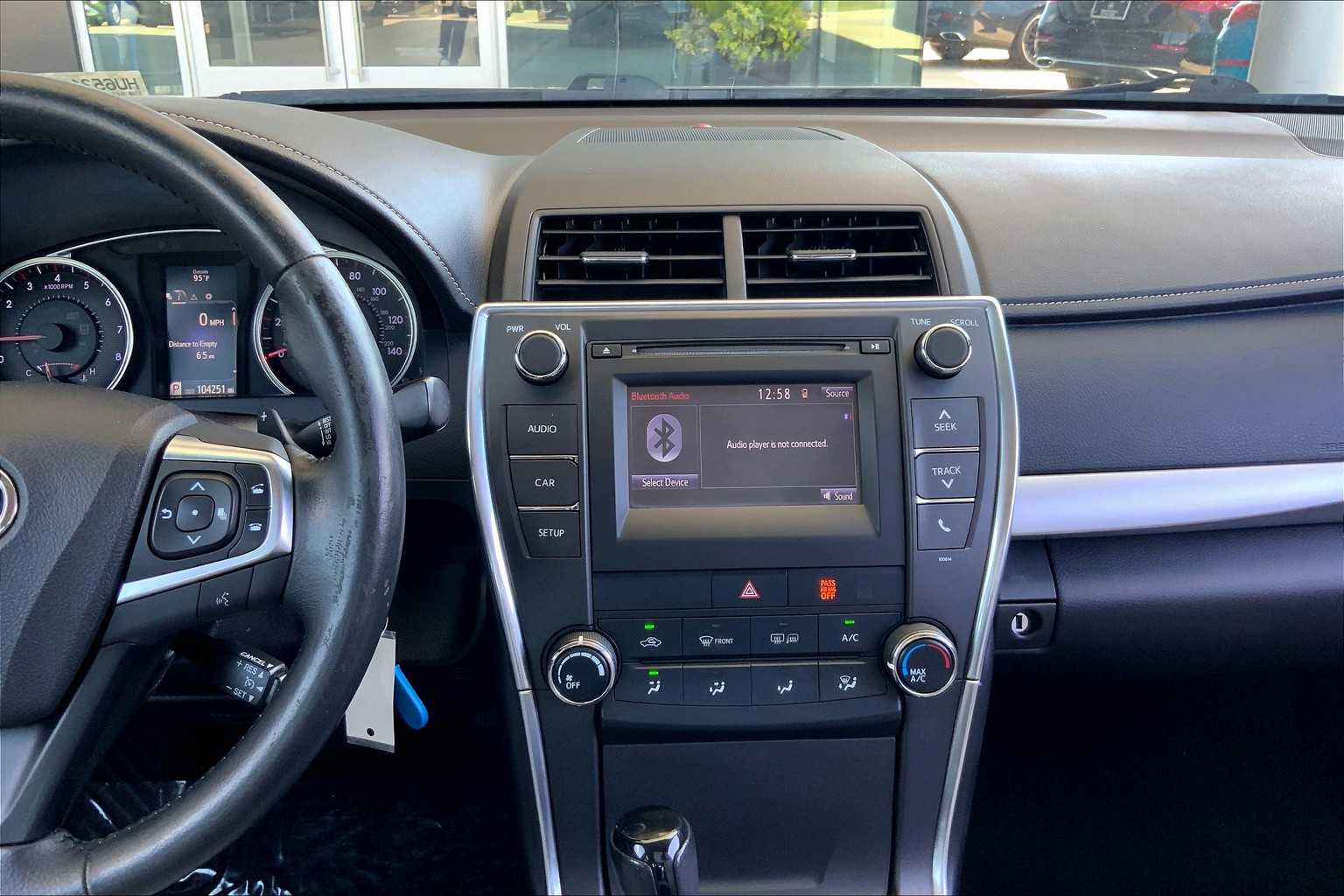 2017 Toyota Camry SE photo 6
