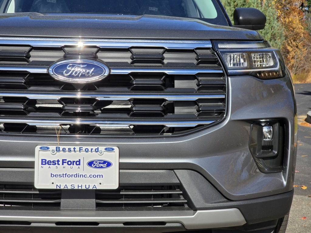 2026 Ford Explorer photo 2