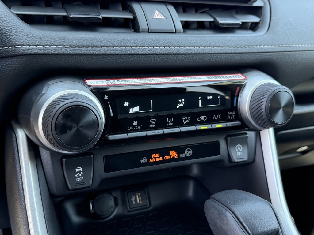 2025 Toyota RAV4 LE photo 27