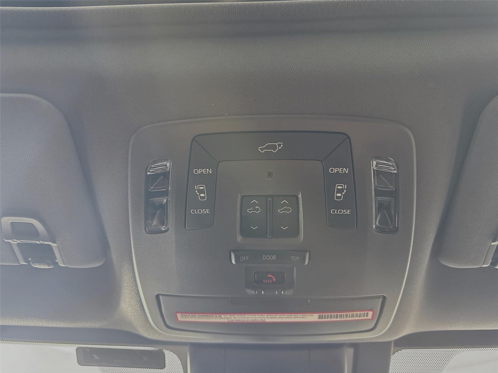 2023 Toyota Sienna Platinum photo 19