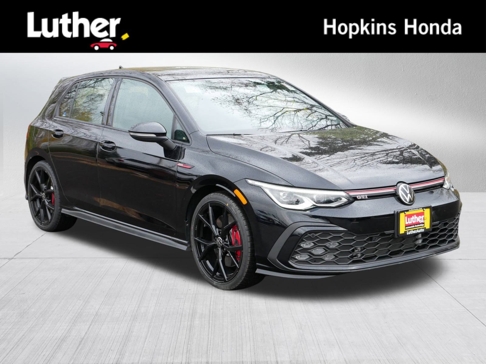 2024 Volkswagen Golf GTI SE's photo