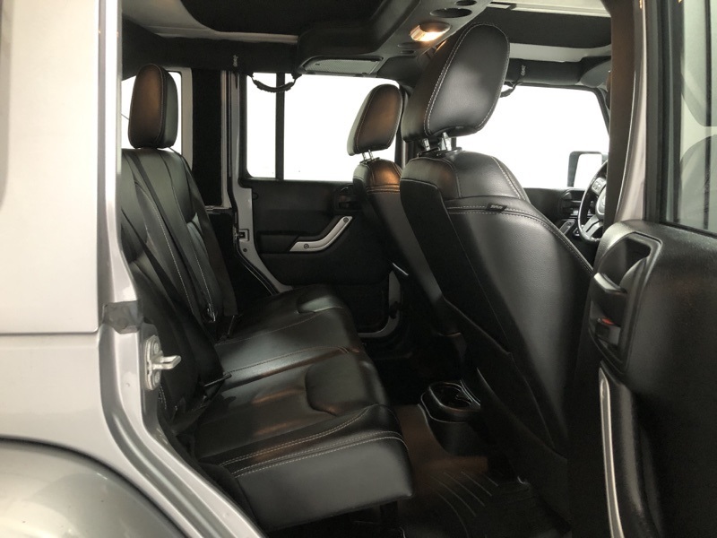 2016 Jeep Wrangler Unlimited Sahara photo 10