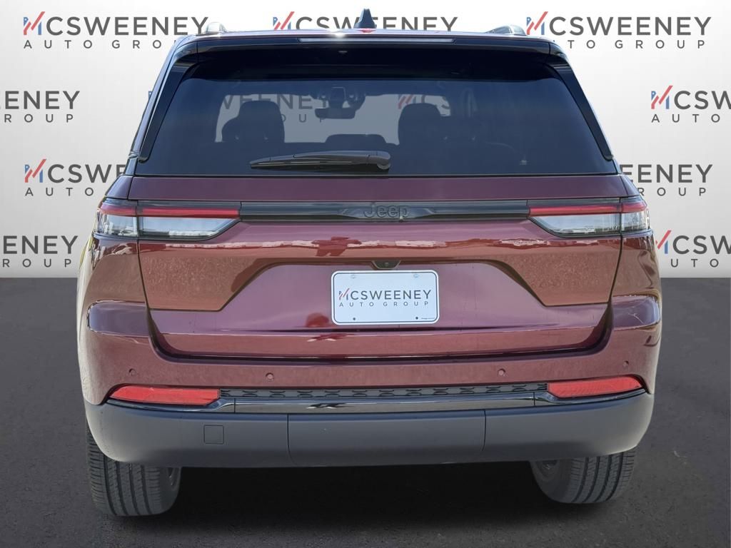 2025 Jeep Grand Cherokee Laredo Altitude photo 4