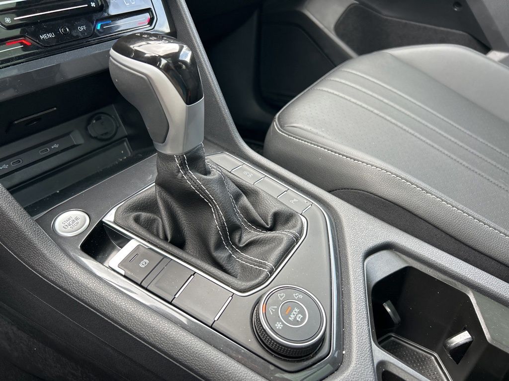 2024 Volkswagen Tiguan SE R-Line Black photo 30